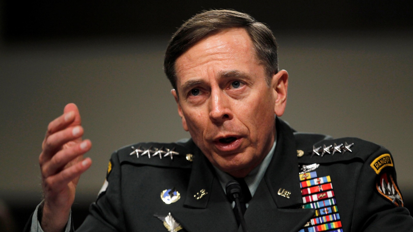  الجنرال ديفيد بترايوس، قائد قوة المساعدة الأمنية الدولية وقائد القوات الأمريكية في أفغانستان (رويترز)