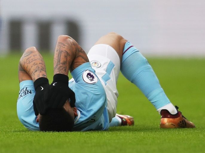 LONDON, ENGLAND - DECEMBER 31: Gabriel Jesus of Manchester City reacts as he is injured during the Premier League match between Crystal Palace and Manchester City at Selhurst Park on December 31, 2017 in London, England. (Photo by Catherine Ivill/Getty Images)