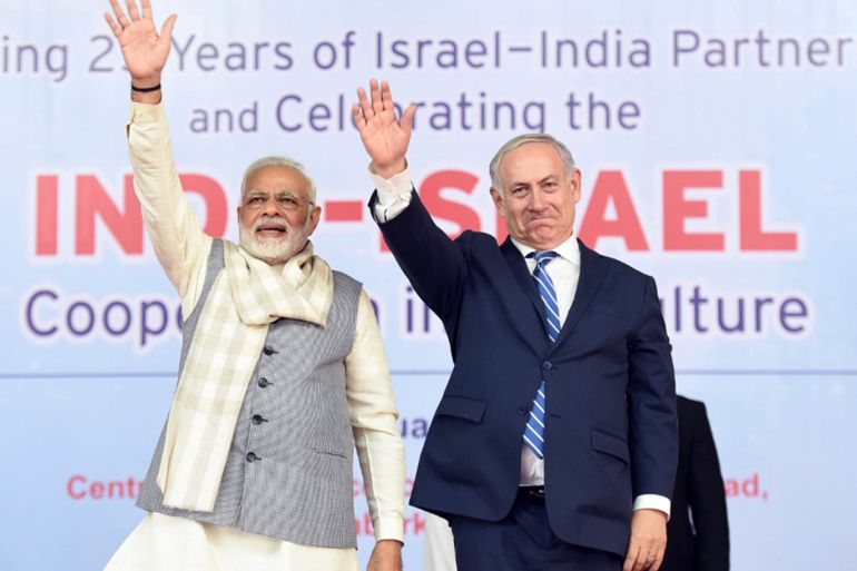epa06446830 A handout photo made available by the Indian Press Information Bureau (PIB) shows Israeli Prime Minister Benjamin Netanyahu (R) and the Indian Prime Minister Narendra Modi waving as they attend an event at the Centre of Excellence for Vegetables, at Vadrad, in Gujarat, India, 17 January 2018. Prime Minister Benjamin Netanyahu is on a week-long state visit to India and is scheduled to meet with top Indian politicians to strengthen the political and business ties between the two countries. EPA-EFE/GOVERNMENT OF INDIA HANDOUT HANDOUT EDITORIAL USE ONLY/NO SALES