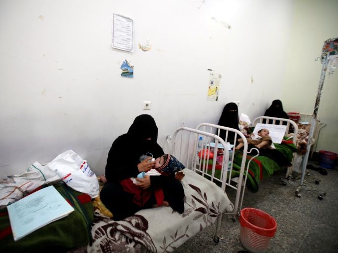 Women sit with their sick children on beds at a hospital in Sanaa in Sanaa, Yemen March 2, 2017. REUTERS/Khaled Abdullah