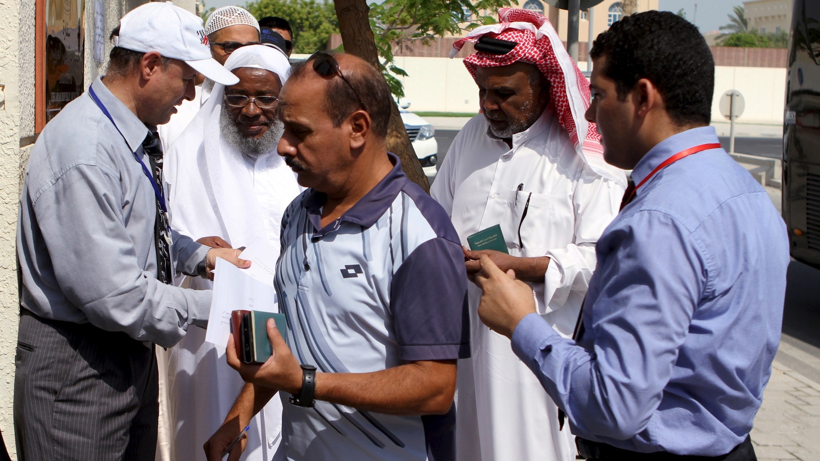 انخفضت نسبة الوافدين العرب في مجموع دول مجلس التعاون الخليجي الست من 72% في عام 1975 إلى 25-29% في عام 2002