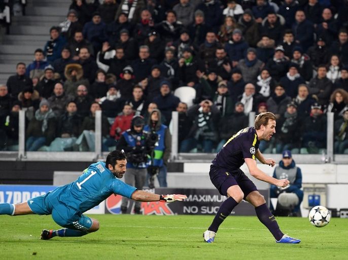 TURIN, ITALY - FEBRUARY 13: Harry Kane of Tottenham Hotspur scores his sides first goal past Gianluigi Buffon of Juventus during the UEFA Champions League Round of 16 First Leg match between Juventus and Tottenham Hotspur at Allianz Stadium on February 13, 2018 in Turin, Italy. (Photo by Michael Regan/Getty Images)