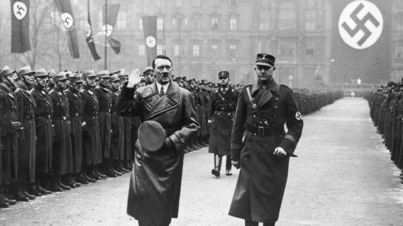 أجبر عدوان هتلر أغلبية في الطبقة الحاكمة البريطانية على التخلي عن تفضيل التعاون مع الرايخ الثالث، المعروف بسياسة 
