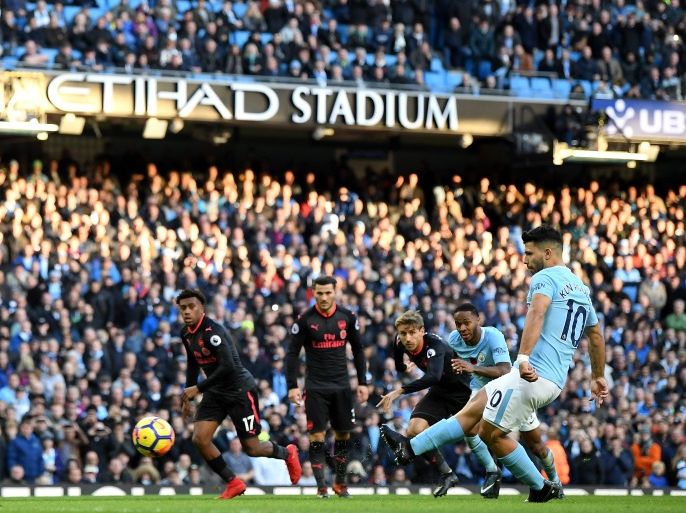MANCHESTER, ENGLAND - NOVEMBER 05: Sergio Aguero of Manchester City scores his sides second goal from the penalty spot during the Premier League match between Manchester City and Arsenal at Etihad Stadium on November 5, 2017 in Manchester, England. (Photo by Laurence Griffiths/Getty Images)