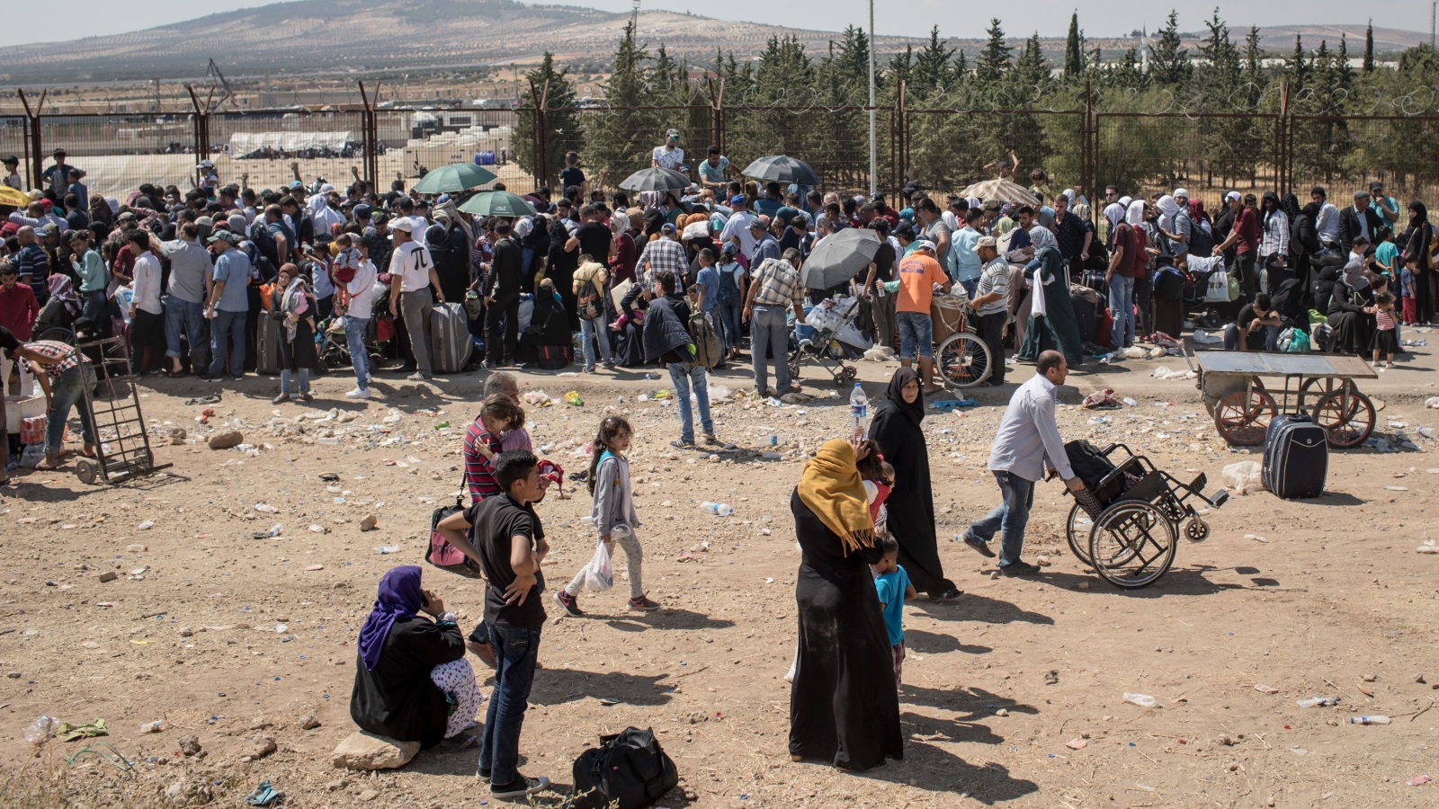لم يتقدم المجتمع الدولي صوب اللاجئين ولم يتحمل مسؤولياته إن كان في لبنان أو في الأردن أو في تركيا، وأول المسؤوليات هي إزالة الأسباب التي بسببها هاجروا وغادروا واقتلعوا من أرضهم