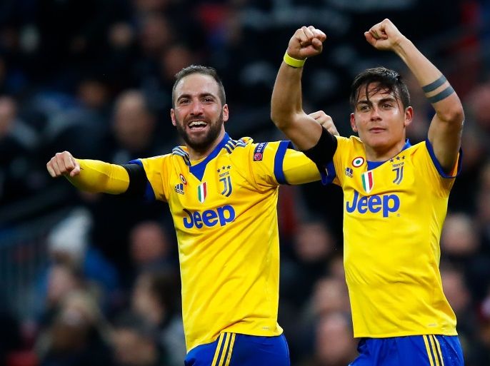 LONDON, ENGLAND - MARCH 07: Paulo Dybala (R) of Juventus celebrates with his team mate Gonzalo Higuain after scoring his team's second goal during the UEFA Champions League Round of 16 Second Leg match between Tottenham Hotspur and Juventus at Wembley Stadium on March 7, 2018 in London, United Kingdom. (Photo by Julian Finney/Getty Images)