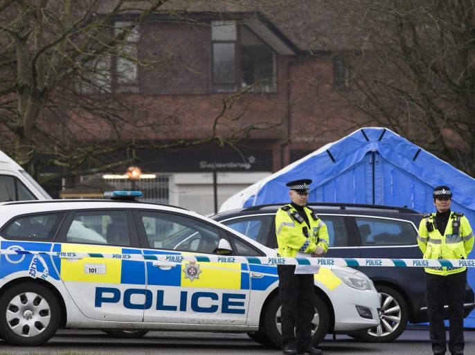 SALISBURY, ENGLAND - MARCH 06: Police officers man a cordon near a forensic tent (not pictured) where a man and woman had been found unconscious two days previosly, on March 6, 2018 in Salisbury, England. The man is believed to be Sergei Skripal, 66, who was granted refuge in the UK following a 'spy swap' between the US and Russia in 2010. The couple remain critically ill after being exposed to an 'unknown substance'. (Photo by Dan Kitwood/Getty Images)