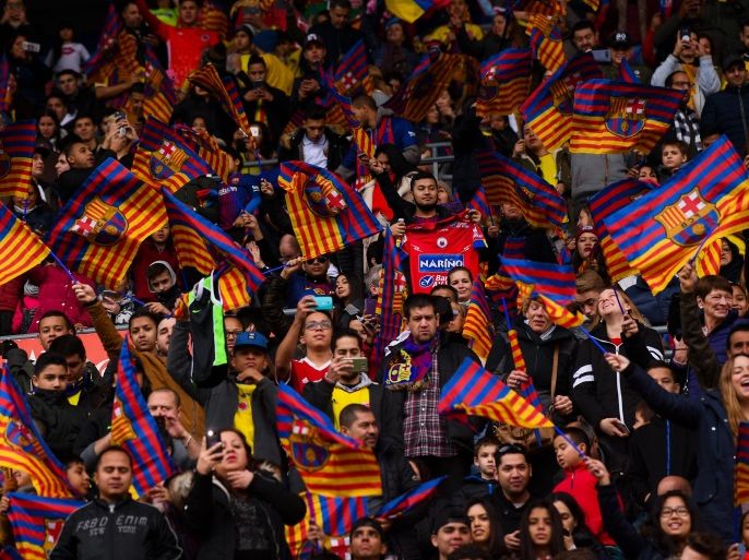 BARCELONA, SPAIN - JANUARY 13: Fans attend the New FC Barcelona player Yerry Mina unveiling at Nou Camp on January 13, 2018 in Barcelona, Spain. The Colombian player signed from Palmerias, has agreed a deal with the Catalan club until 2022 season. (Photo by David Ramos/Getty Images)