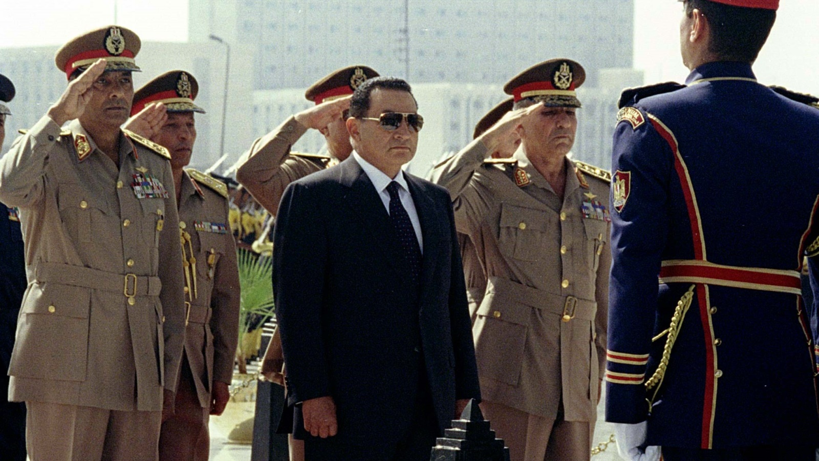 الرئيس المصري السابق حسني مبارك والمشير حسين طنطاوي (رويترز)
