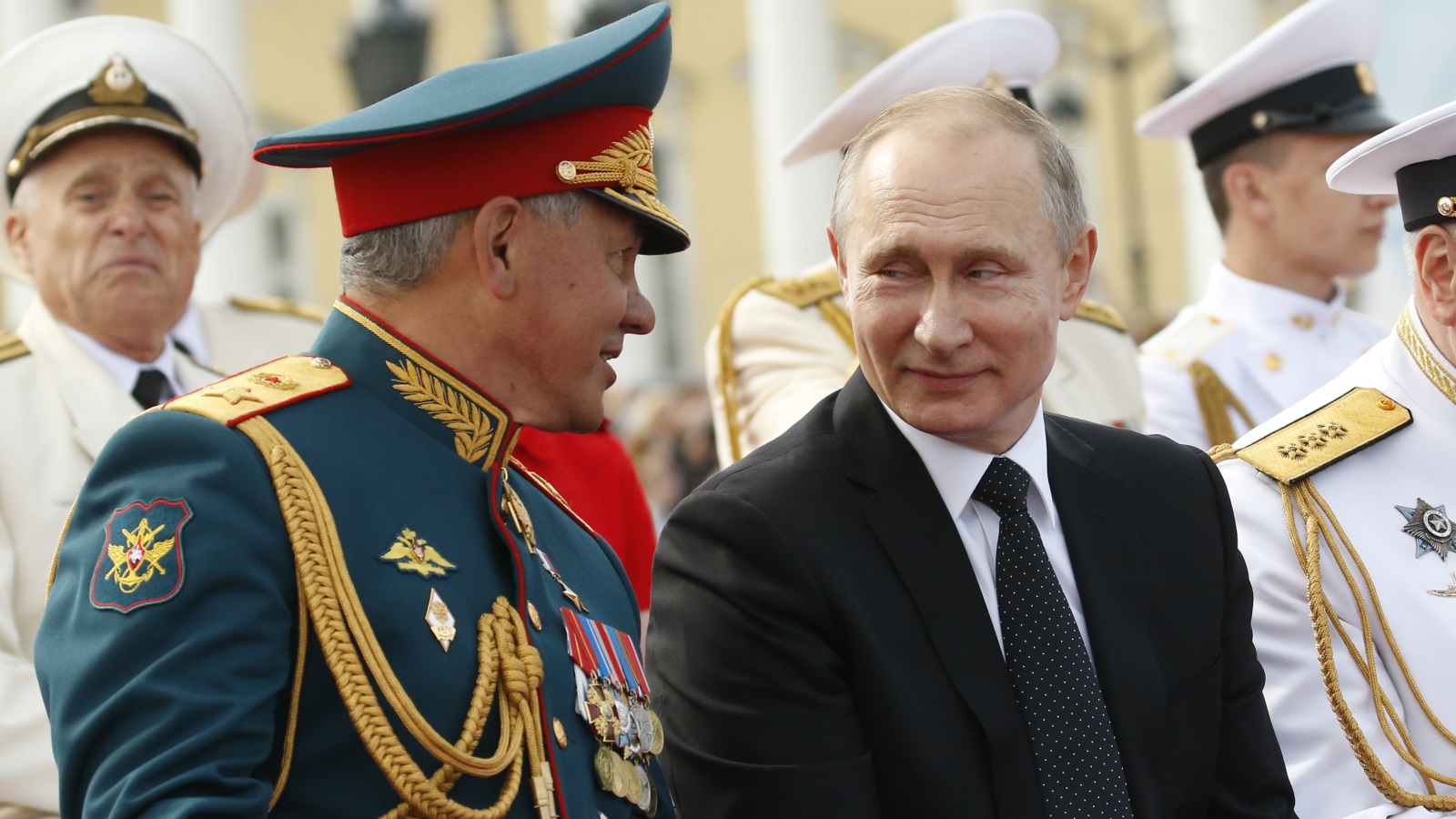 وزير الدفاع سيرغي شويغو مع الرئيس الروسي فلاديمير بوتين