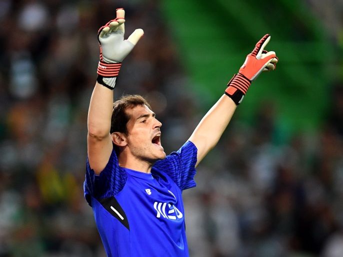 LISBON, PORTUGAL - OCTOBER 01: Iker Casillas of Porto reacts during the Primeira Liga match between Sporting CP and Porto at Estadio Jose Alvalade on October 1, 2017 in Lisbon, Lisboa. (Photo by Justin Setterfield/Getty Images)