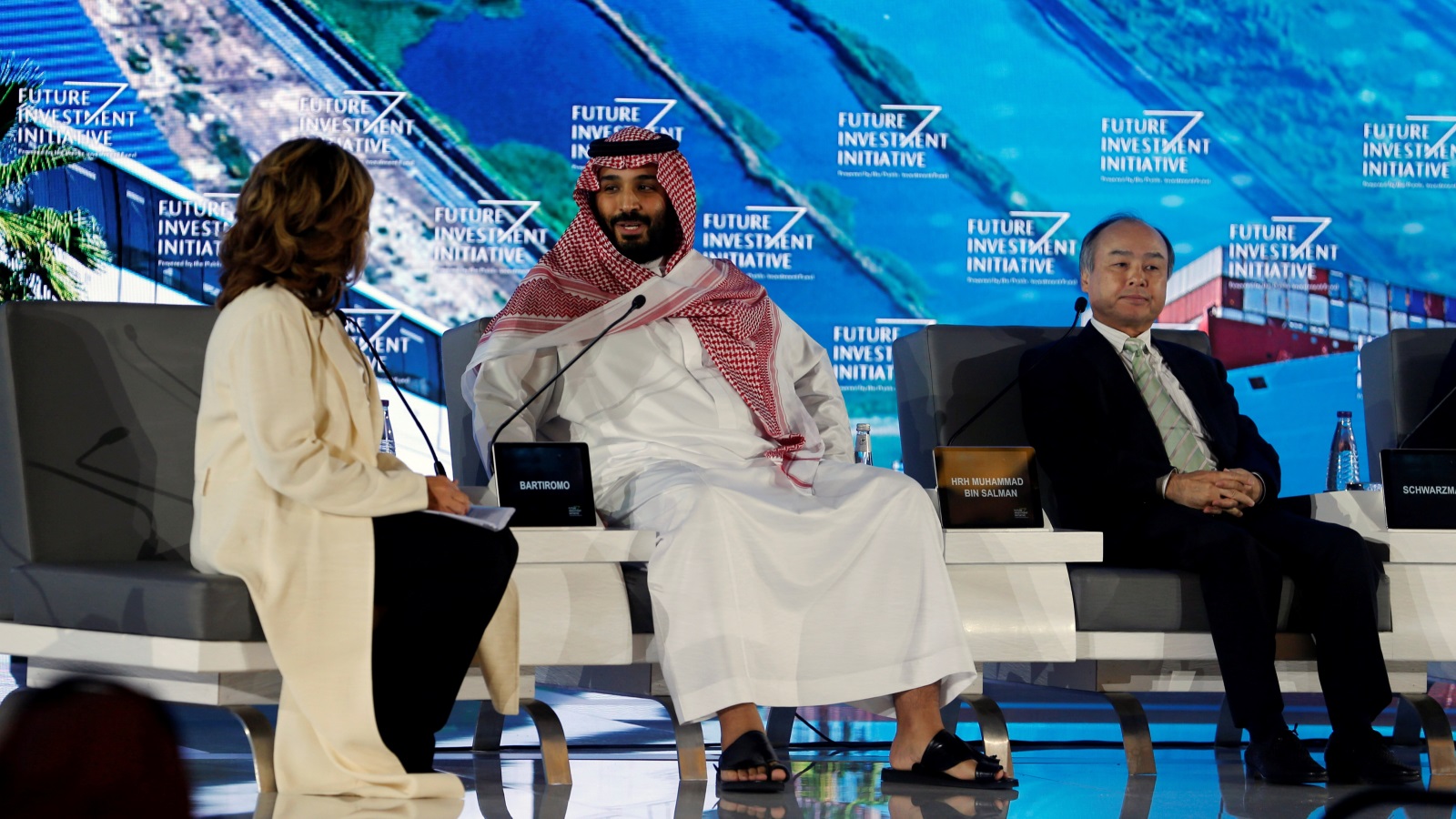 ولي العهد السعودي يحضر مؤتمر مبادرة استثمار المستقبل بالرياض يوم 24 أكتوبر/تشرين الأول 2017 (رويترز)