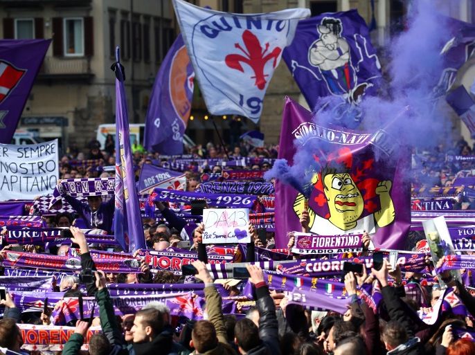 Soccer Football - Davide Astori Funeral - Santa Croce, Florence, Italy - March 8, 2018 People outside the church with Fiorentina scarves and banners REUTERS/Alessandro Bianchi