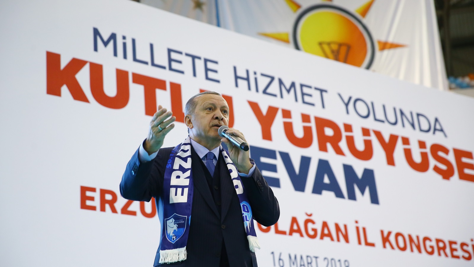 ‪الرئيس التركي رجب طيب أردوغان أعلن السيطرة على مدينة عفرين السورية‬ (الأناضول)