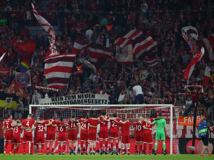 Soccer Football - Champions League Quarter Final Second Leg - Bayern Munich vs Sevilla - Allianz Arena, Munich, Germany - April 11, 2018 Bayern Munich players celebrate in front of fans after the match REUTERS/Michael Dalder