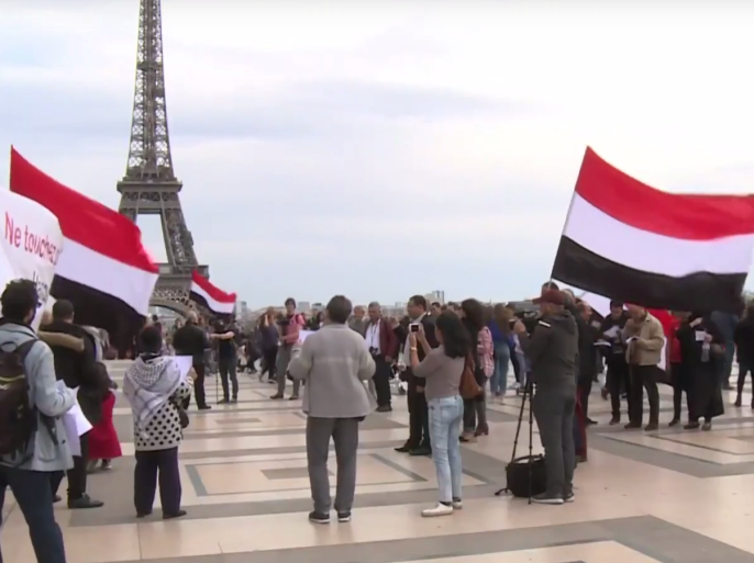 تظاهر عدد من الناشطين اليمنيين والأجانب في باريس احتجاجا على زيارة ولي العهد السعودي