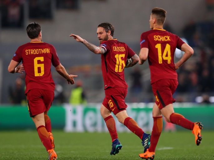 ROME, ITALY - APRIL 10: Daniele De Rossi of AS Roma celebrates after scoring his sisdes second goal during the UEFA Champions League Quarter Final Second Leg match between AS Roma and FC Barcelona at Stadio Olimpico on April 10, 2018 in Rome, Italy. (Photo by Catherine Ivill/Getty Images)