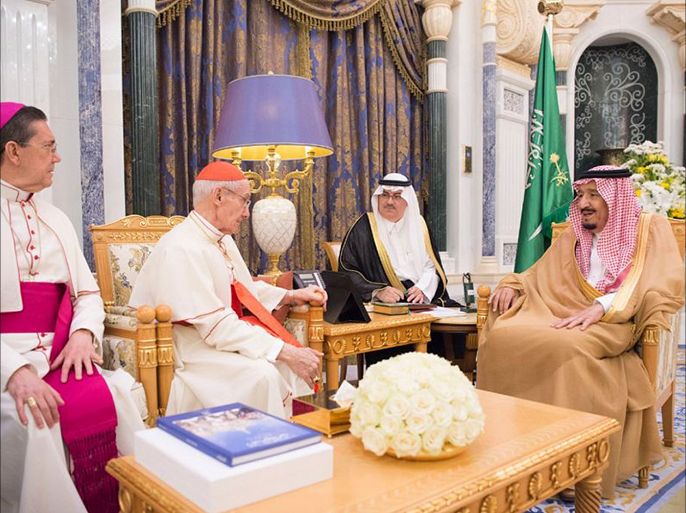 عام / خادم الحرمين الشريفين يستقبل رئيس المجلس البابوي للحوار بين الأديان في دولة الفاتيكان ( المصدر وكالة الانباء السعودية)