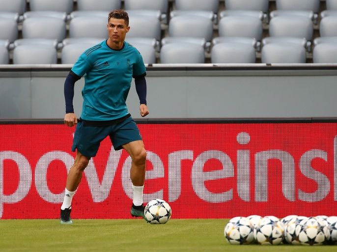 Soccer Football - Champions League - Real Madrid Training - Allianz Arena, Munich, Germany - April 24, 2018 Real Madrid's Cristiano Ronaldo during training REUTERS/Michael Dalder
