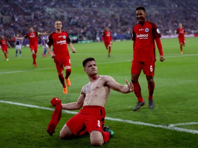 GELSENKIRCHEN, GERMANY - APRIL 18: Luka Jovic #8 of Frankfurt celebrate with his team mates after he scores the opening goal during the Bundesliga match between FC Schalke 04 and Eintracht Frankfurt at Veltins-Arena on April 18, 2018 in Gelsenkirchen, Germany. (Photo by Alex Grimm/Bongarts/Getty Images)