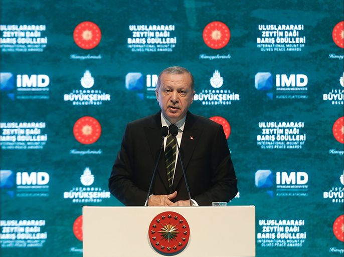 قال الرئيس التركي رجب طيب أردوغان: &quot;إن مستقبل البشرية ستحدده نتيجة الامتحان في موضوع فلسطين والقدس. فإما أن تتجه البشرية نحو النور والحرية والقيم الأخلاقية أو إلى غياهب الظلم والاضطهاد