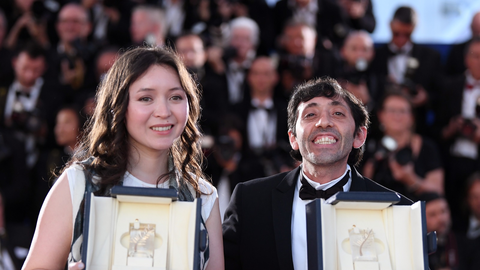 ‪الممثل الإيطالي مارسيلو فونتي نال جائزة أفضل ممثل والكزاخية سمال يسلياموفا جائزة أفضل ممثلة‬ (غيتي)