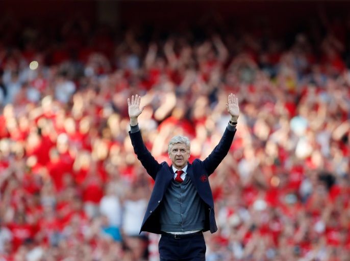 Soccer Football - Premier League - Arsenal vs Burnley - Emirates Stadium, London, Britain - May 6, 2018 Arsenal manager Arsene Wenger waves to the fans after the match Action Images via Reuters/Matthew Childs EDITORIAL USE ONLY. No use with unauthorized audio, video, data, fixture lists, club/league logos or
