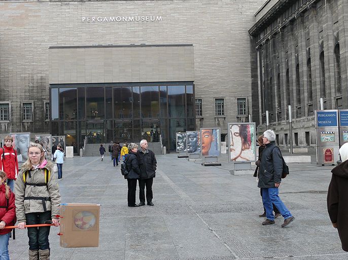 متحف برلين للقنون الإسلامية تأسس عام 1904 وبضم اكثر من 60 ألف تحفة من العصور المختلفة ويزوره نحو 400 ألف زائر سنويا. الجزيرة نت copy.jpg