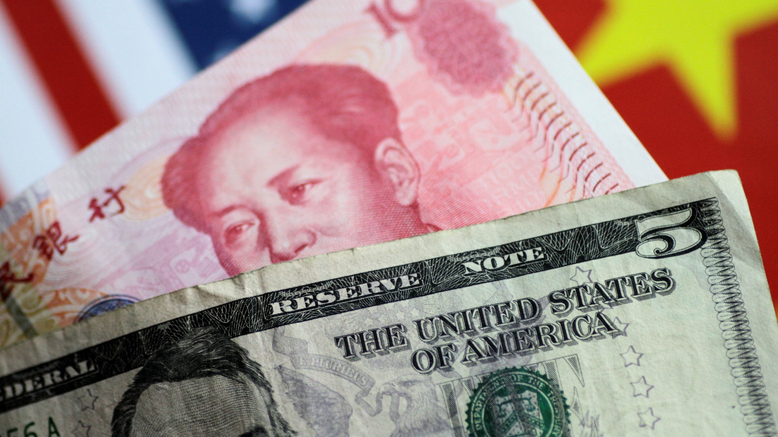 حوالي 25% من صادرات الصين تتم بالرنمينبي الذي أصبح العملة الرئيسة المستخدمة ببعض المناطق(رويترز)