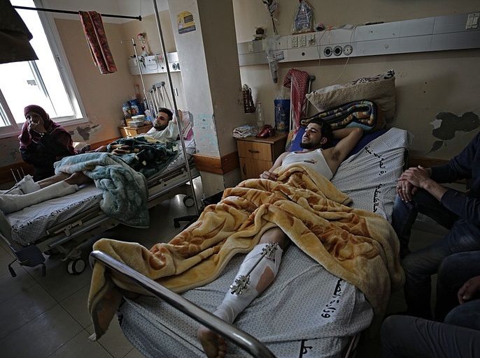 epa06641831 Palestinians youth lie in a hospital after being injured during clashes with Israeli troops along the border between Israel and Gaza Strip, eastern Gaza Strip, 02 April 2018. More than 1400 Palestinians protesters were injured, from explosive bullets, live ammunition, and tear gas during the clashes along the border with Israel. Protesters held a march on Land Day, which falls on 30 March each year, to call for the right of Palestinian refugees across the Mi