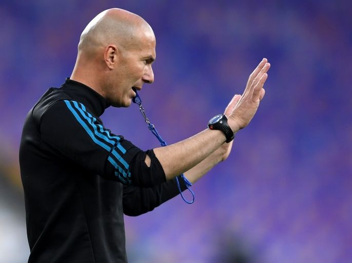 KIEV, UKRAINE - MAY 25: Zinedine Zidane, Manager of Real Madrid gives his team instructions during a Real Madrid training session ahead of the UEFA Champions League Final against Liverpool at NSC Olimpiyskiy Stadium on May 25, 2018 in Kiev, Ukraine. (Photo by Laurence Griffiths/Getty Images)