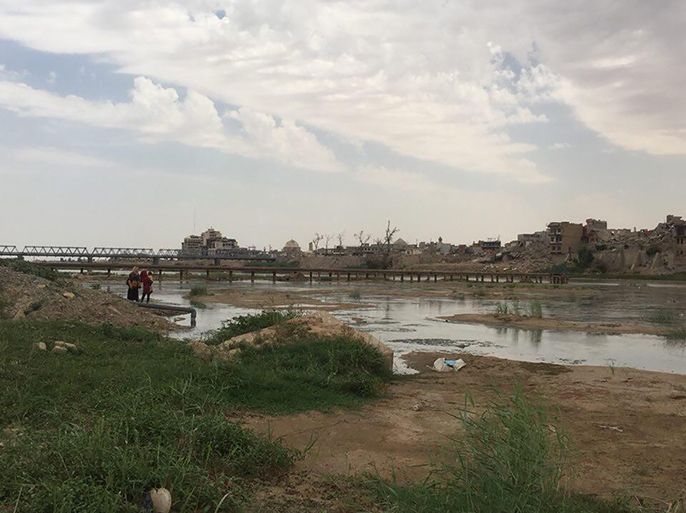 آثار انحسار المياه بنهر دجلة في الموصل شمال العراق