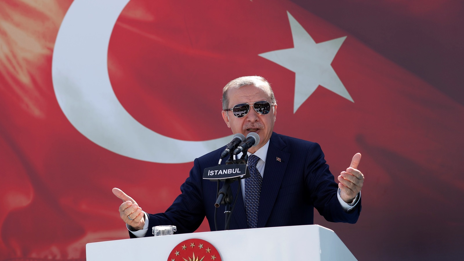 الغالبية العظمى في تركيا تؤيد السياسة التي ينهجها رجب طيب أردوغان في مختلف المجالات، إضافة إلى نقل تركيا من الفقر إلى مصاف الدول العشرين
