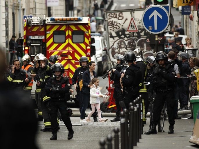epa06802681 A woman and a young girl (C) are evacuated by police forces during a hostage taking situation in Rue des Petites Ecuries, in Paris, France, 12 June 2018. An armed man carrying a bomb and handgun is allegedly holding two hostages, according to some reports. EPA-EFE/YOAN VALAT