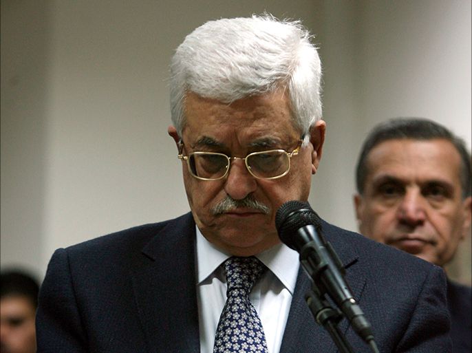 epa01600343 Palestinian President Mahmoud Abbas during a press conference with German counterpart Frank-Walter Steinmeier (not pictured) in the West Bank town of Ramallah, 15 January 2009. Israeli forces pushed deeper into Gaza city on 15 January and shelled the main United Nation aid compound in the city of Gaza EPA/ATEF SAFADI