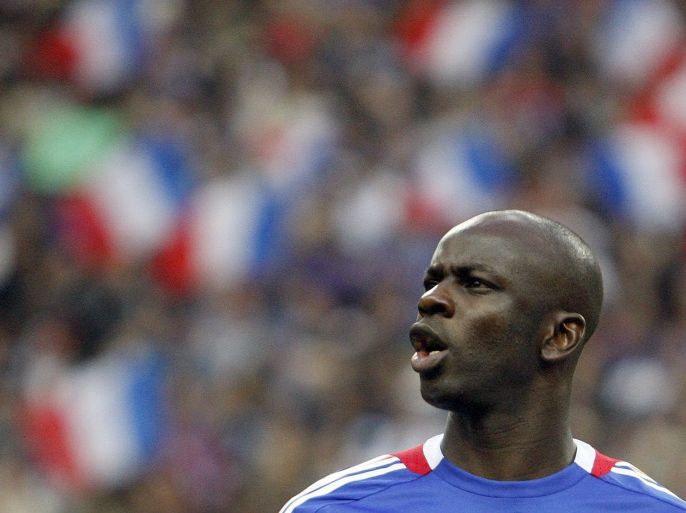 France's Captain Lilian Thuram sings the national anthem just before a friendly soccer match against Colombia at the Stade de France in Saint-Denis near Paris June 3, 2008. The French soccer team is preparing for the upcoming Euro 2008 Championship. REUTERS/Regis Duvignau (FRANCE) (EURO 2008 PREVIEW)