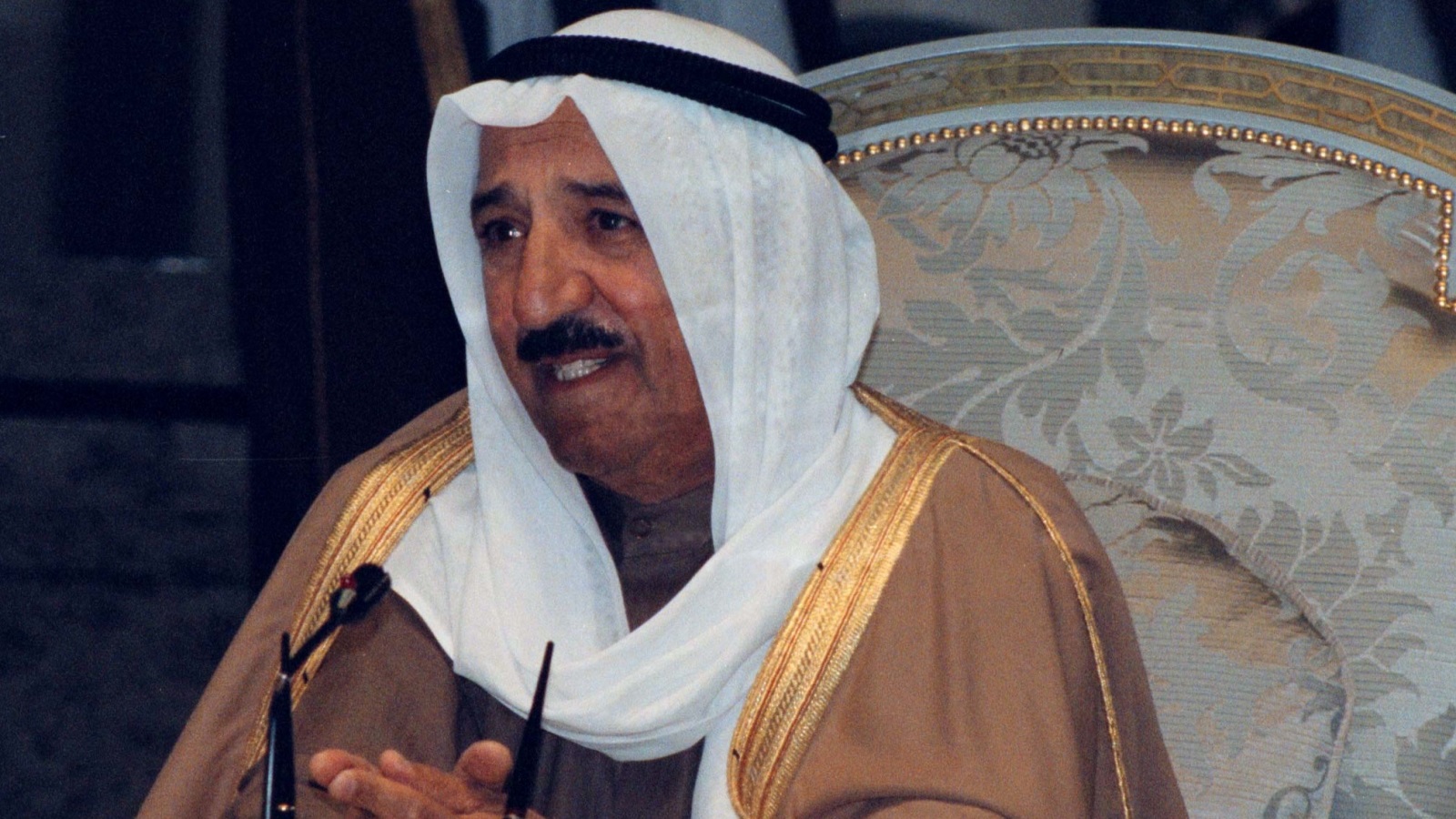  الشيخ صباح الأحمد عندما كان وزير الخارجية - 1998 (رويترز)