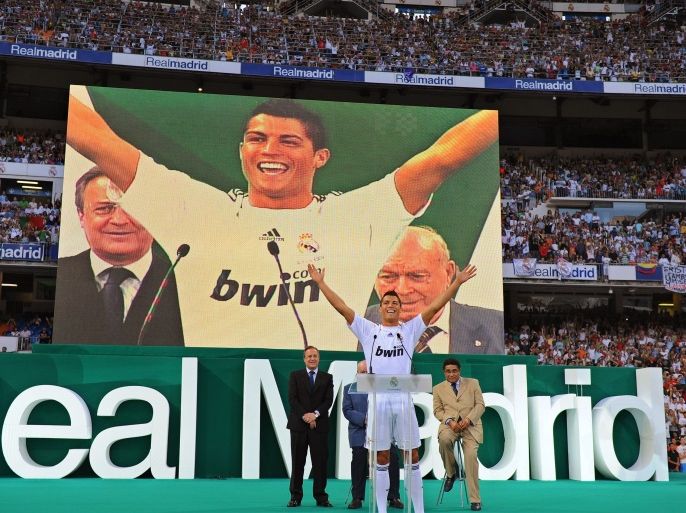 MADRID, SPAIN - JULY 06: New Real Madrid player Cristiano Ronaldo is presented to a full house at the Santiago Bernabeu stadium on July 6, 2009 in Madrid, Spain. (Photo by Denis Doyle/Getty Images)