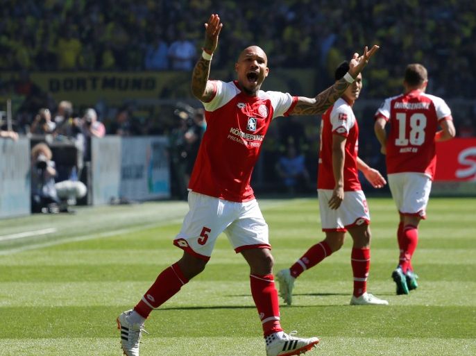 Soccer Football - Bundesliga - Borussia Dortmund vs 1.FSV Mainz 05 - Signal Iduna Park, Dortmund, Germany - May 5, 2018 Mainz's Nigel de Jong celebrates after Bote Baku (not pictured) scored their first goal REUTERS/Leon Kuegeler DFL RULES TO LIMIT THE ONLINE USAGE DURING MATCH TIME TO 15 PICTURES PER GAME. IMAGE SEQUENCES TO SIMULATE VIDEO IS NOT ALLOWED AT ANY TIME. FOR FURTHER QUERIES PLEASE CONTACT DFL DIRECTLY AT + 49 69 650050