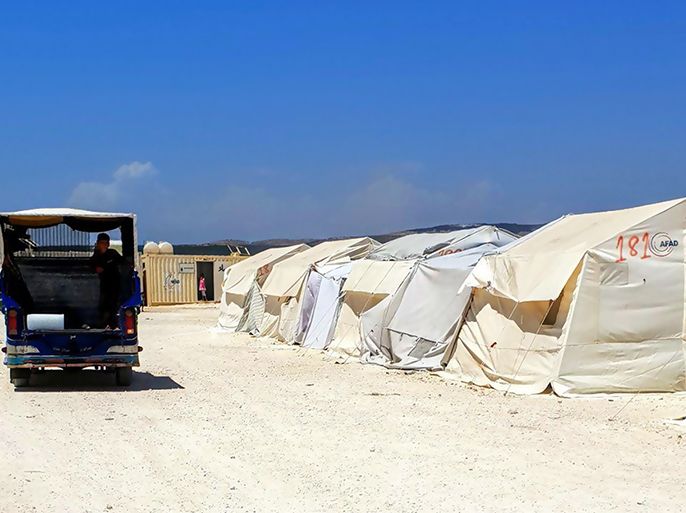 شمس الصيف تفرض حظراً للتجوال على سكان مخيم دير بلوط