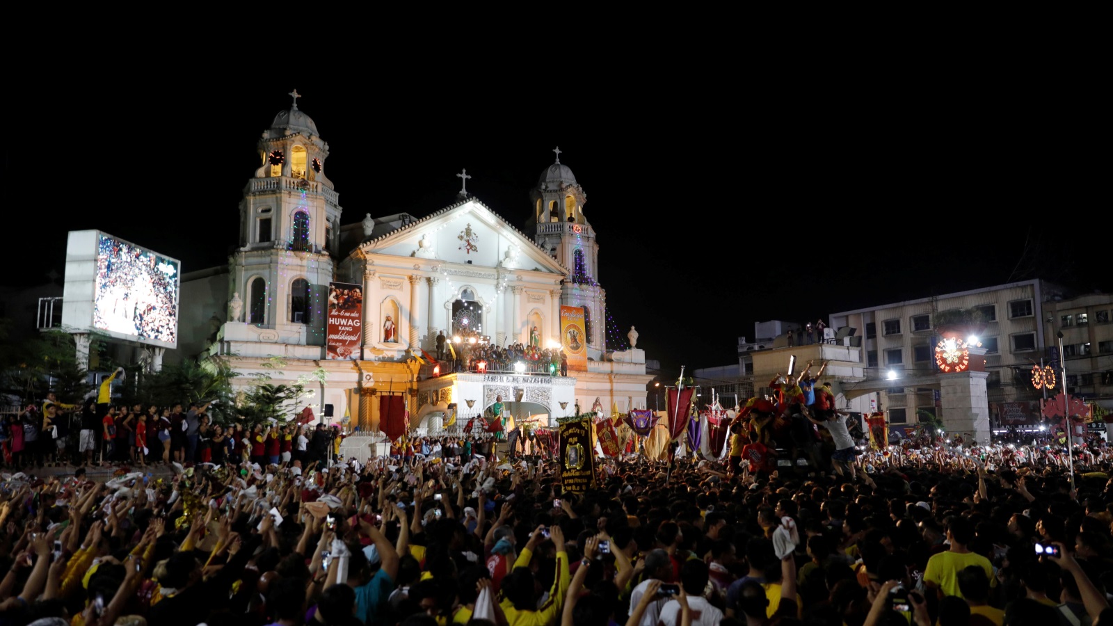 ‪80% من سكان الفلبين يعتنقون الديانة المسيحية‬ (رويترز)
