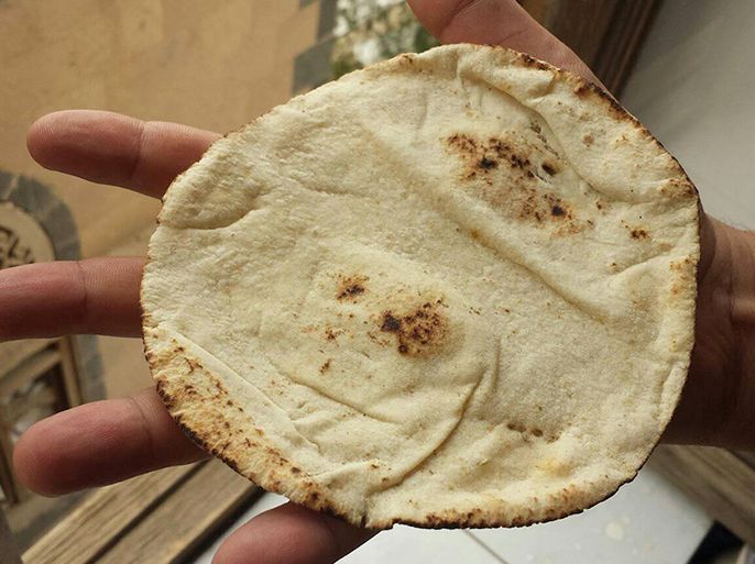 تقرير من اليمن// رغيف الخبز بحجم الكف