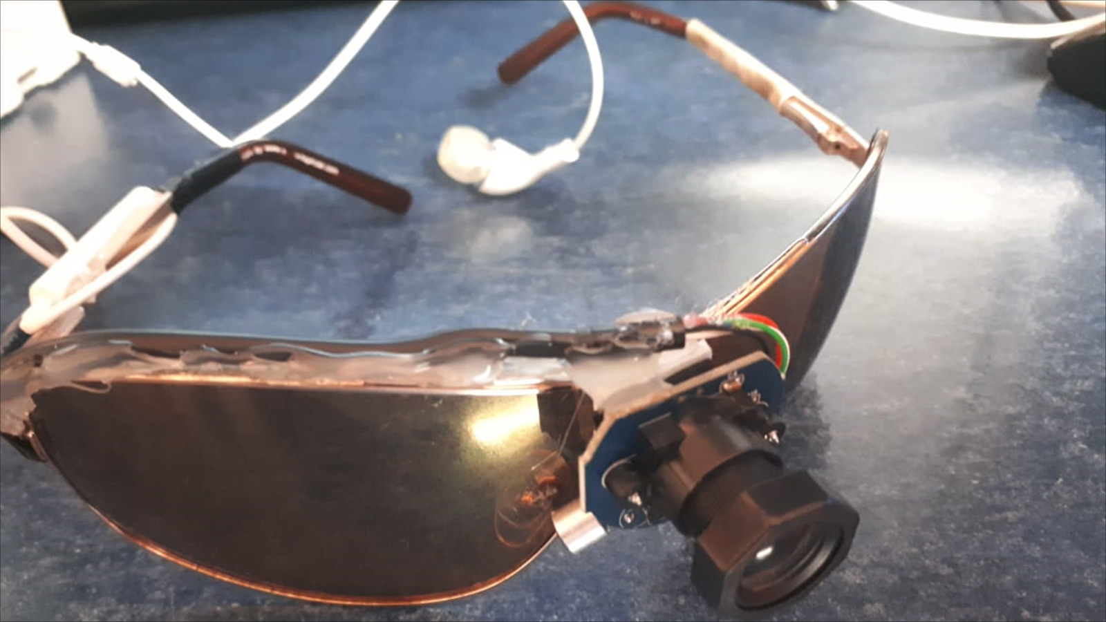 ‪النظارة الذكية الناطقة تهدف لتخفيف معاناة الكفيف- الجزيرة نت‬  (الجزيرة)