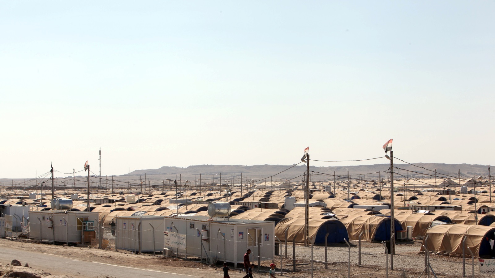 أحد مخيمات النازحين من الموصل في منطقة حمام العليل (رويترز)