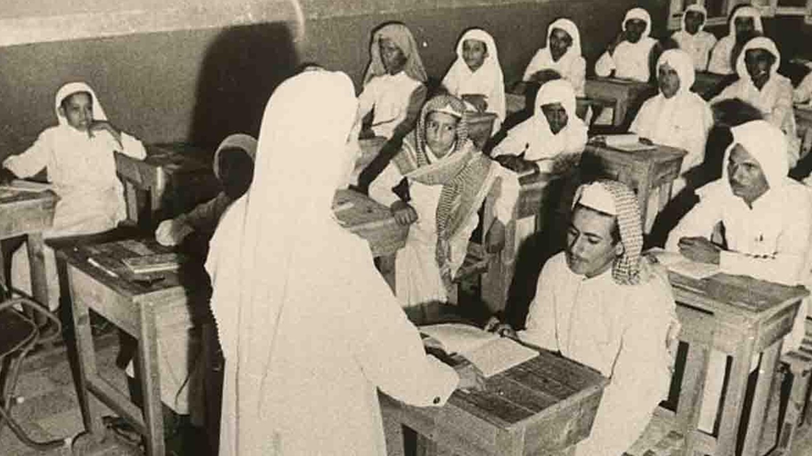 الدولة السعوديّة من جهتها كانت تبرر دوما ظاهرة عزوف المواطنين عن التعليم المهني بالثقافة الاجتماعيّة