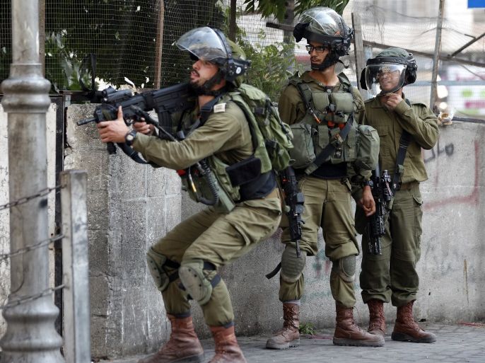 Israeli army soldiers take position during clashes with Palestinian stone throwers in the West Bank city of Hebron, 03 August 2018. Clashes erupted after the weekly Friday prayers. EPA-EFE/ABED AL HASHLAMOUN