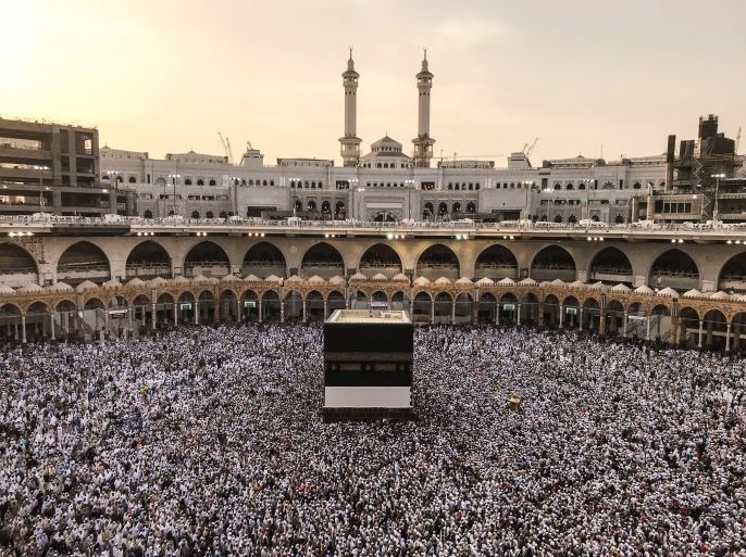 Muslim pilgrims circle the Kaaba and pray at the Grand mosque ahead of annual Haj pilgrimage in the holy city of Mecca, Saudi Arabia August 16, 2018.REUTERS/Zohra Bensemra