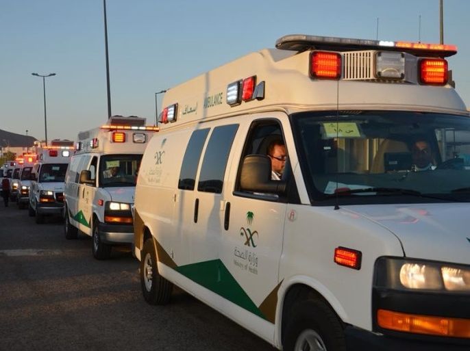 صورة نشرتها وزارة الصحة السعودية على حسابها بتويتر لسيارات إسعاف وضعت لخدمة ضيوف الرحمن