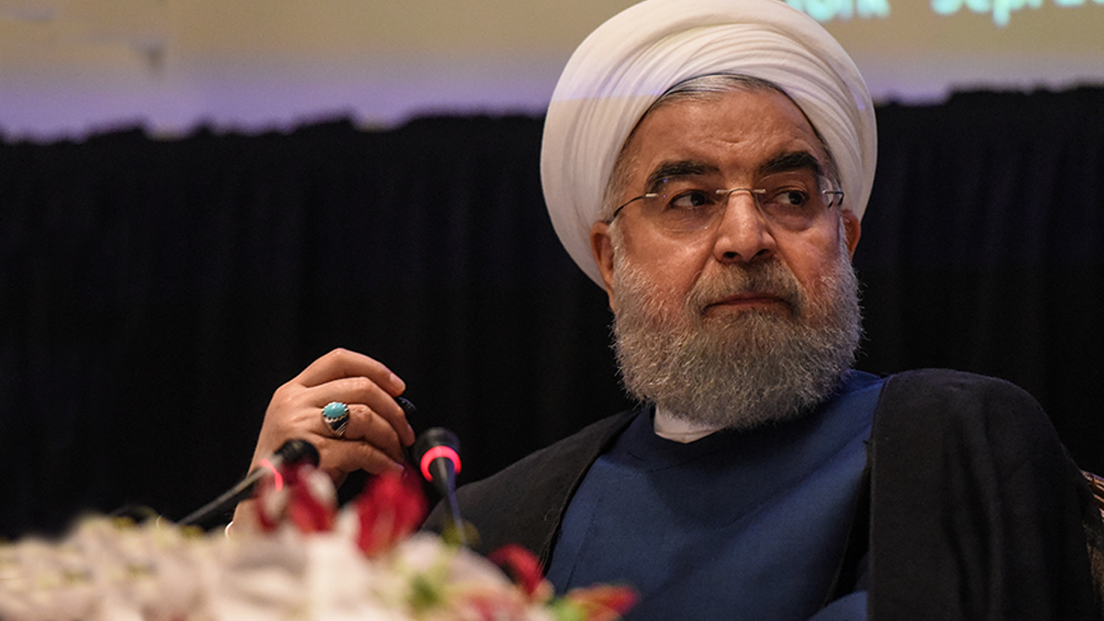 ما بين التهديد الخارجي والتهديدات الداخلية، يقف روحاني في مرمى خصومه دون الكثير من الحماية