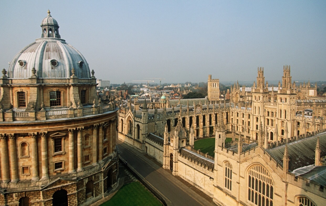 جامعة أكسفورد، المملكة المتحدة (مواقع التواصل الاجتماعي)